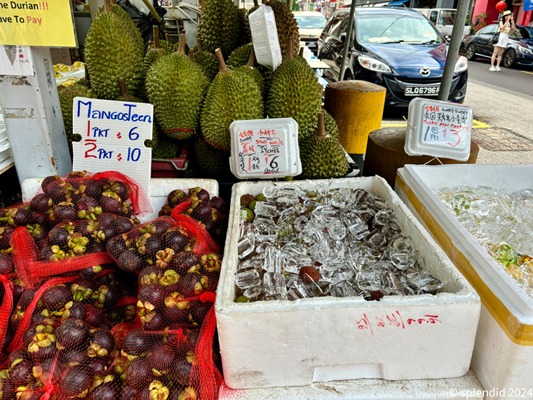 Chinatown in Singapore: scenery around every corner