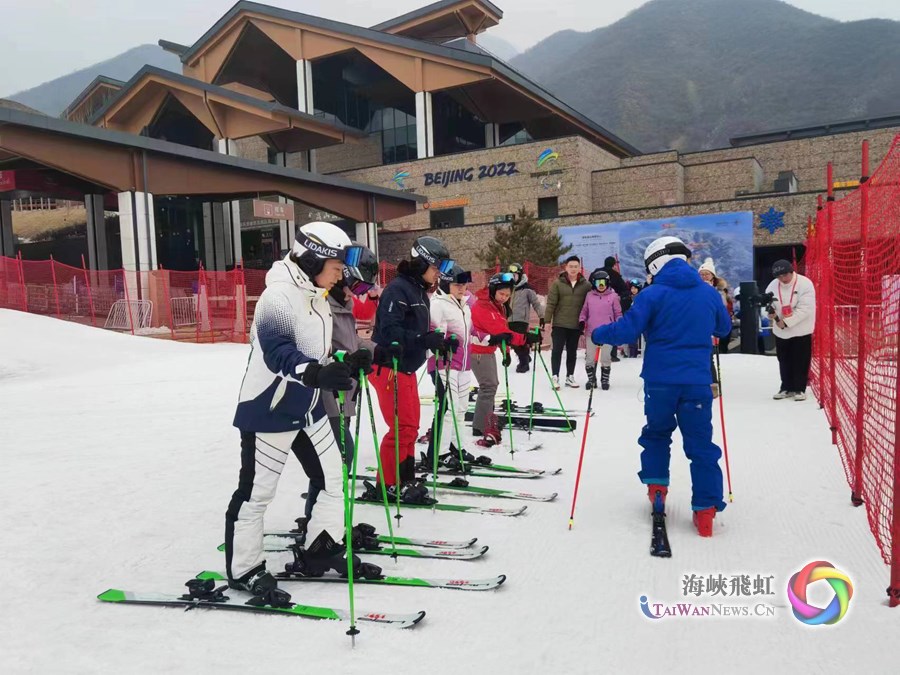 “体验冬奥文化 绽放青春风采” 台湾青年冬令营活动在北京举行