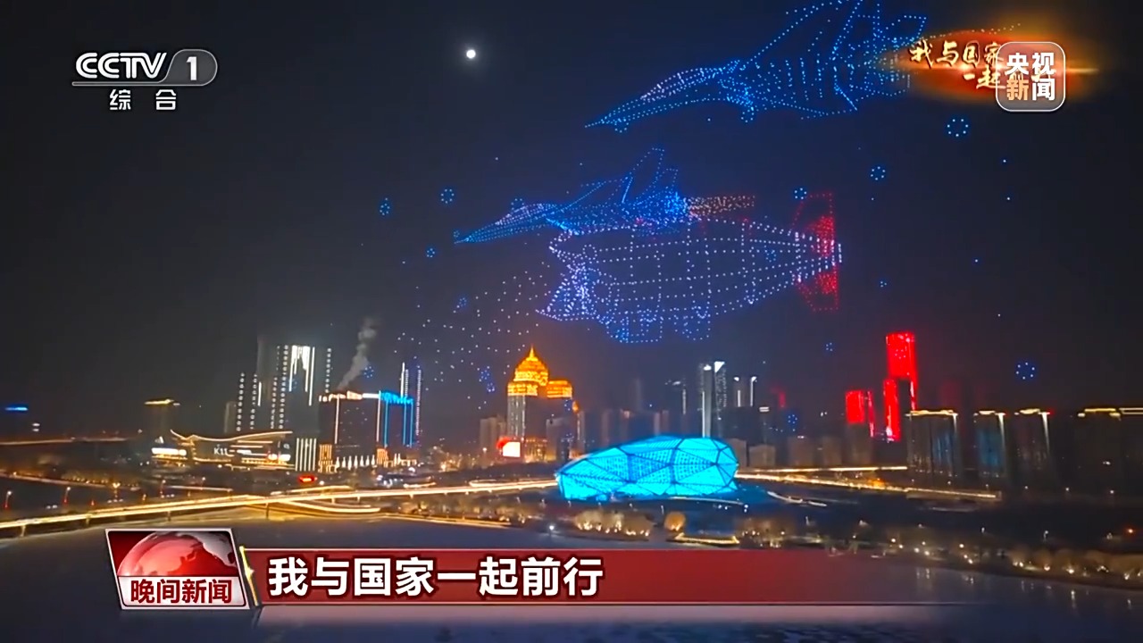 以無人機(jī)為筆 他們在夜空中作畫