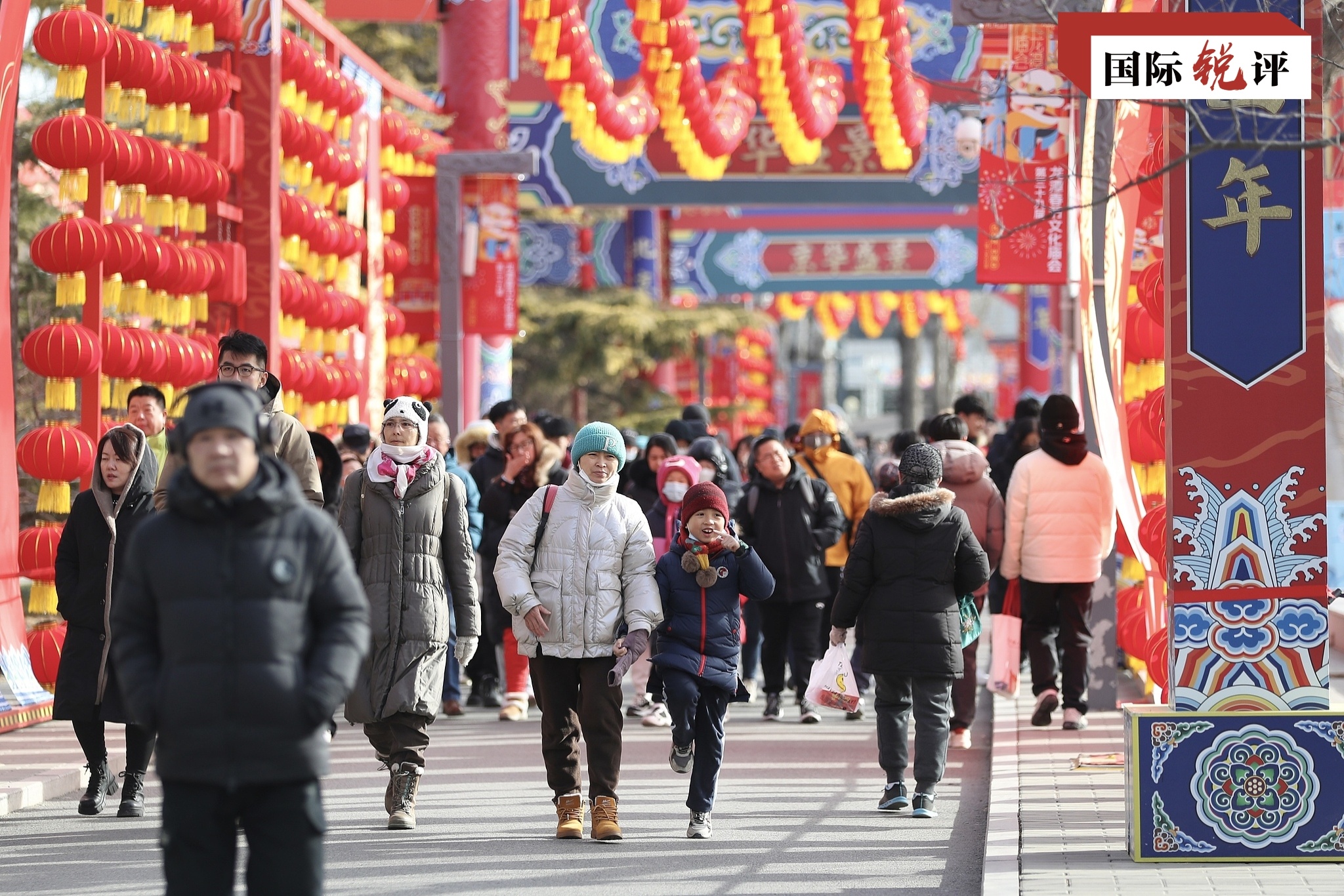 国际锐评丨“非遗版”春节给中国蛇年经济开了个好头