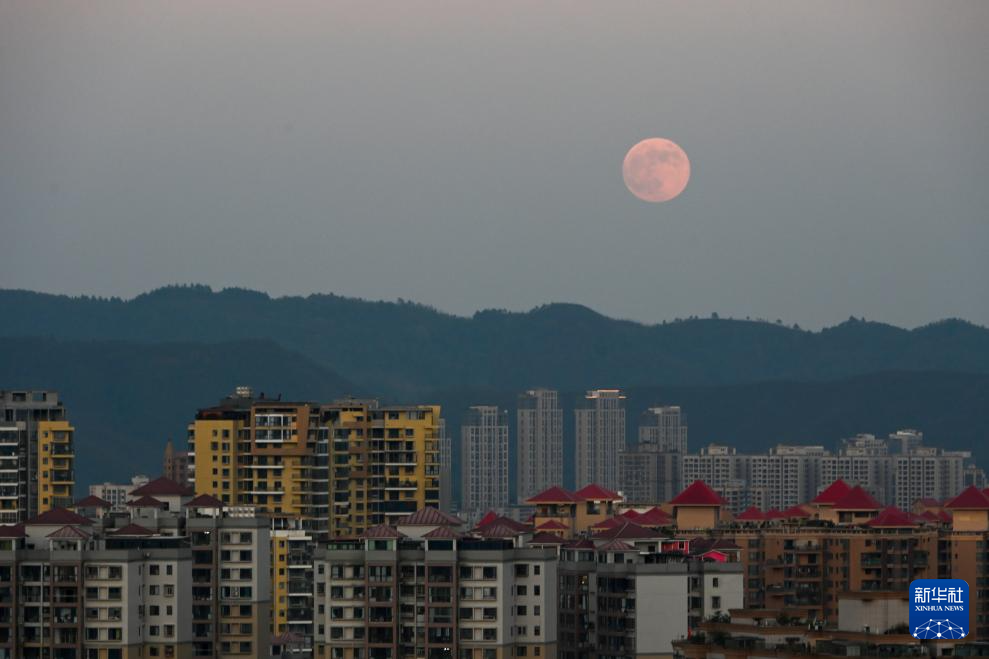 年度最大滿月現(xiàn)身夜空