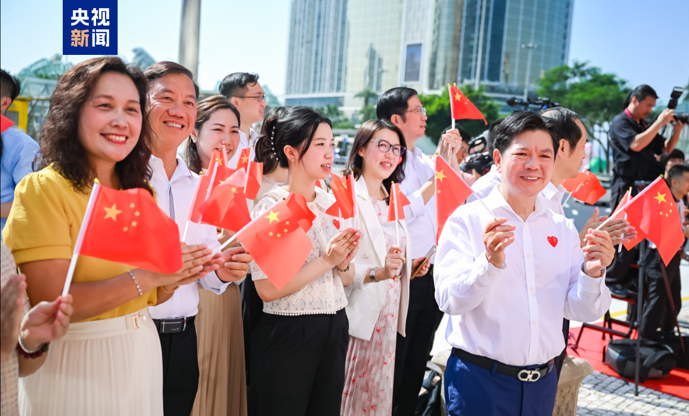 澳門各界同聲歌唱祝福祖國：祖國好 澳門明天會更好