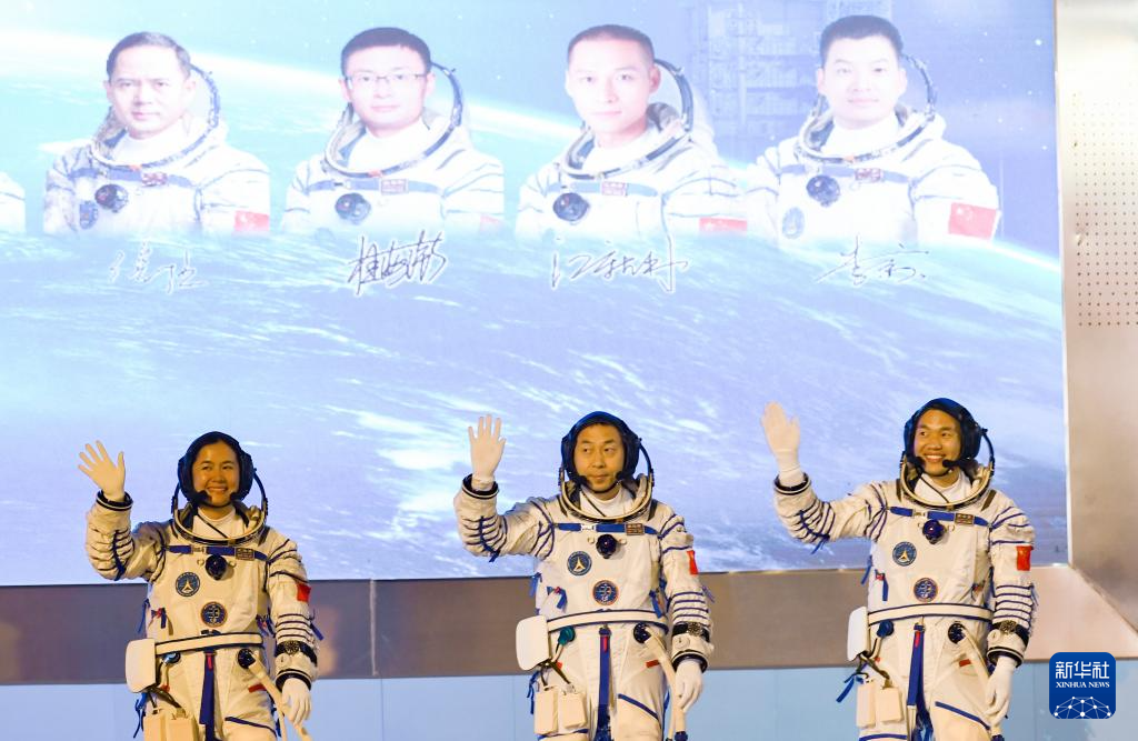 神舟十九号载人飞行任务航天员乘组出征仪式在酒泉卫星发射中心举行