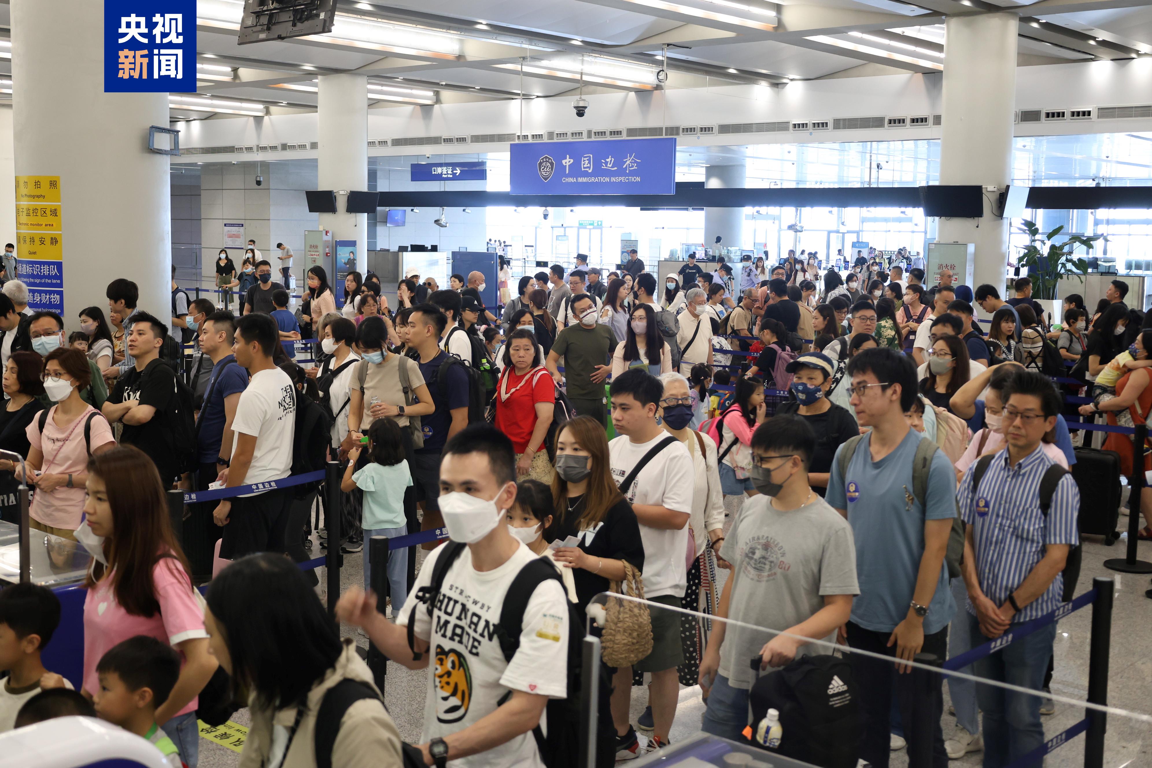 刷新多項紀錄！港珠澳大橋再掀暑期“北上”熱潮