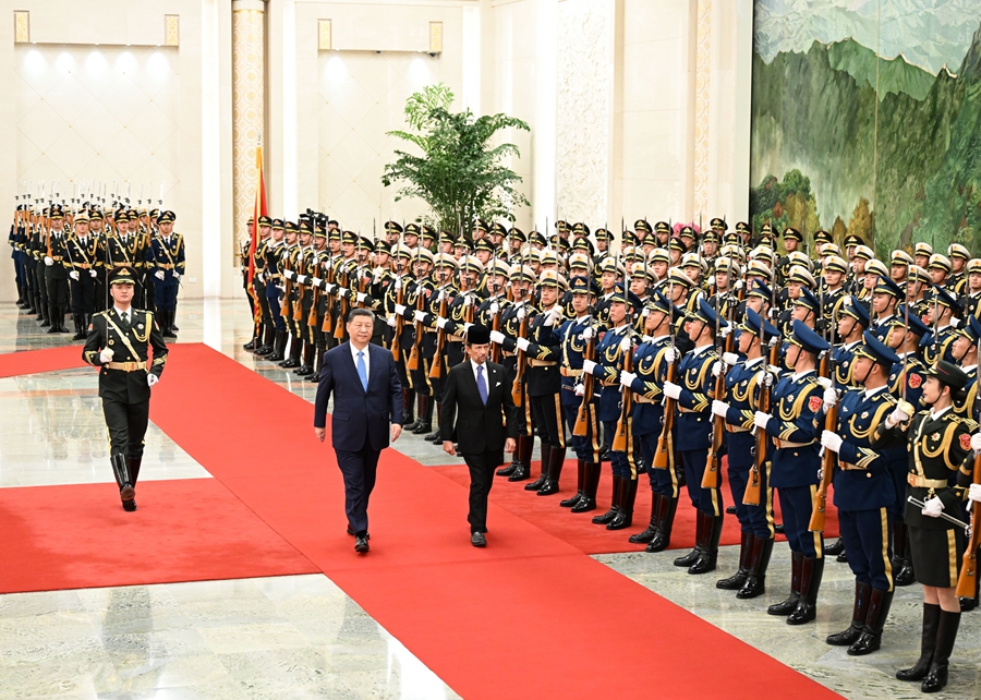 习近平同文莱苏丹哈桑纳尔会谈