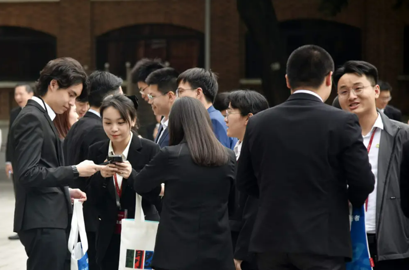 元宵节前夕，40名“大九学堂”青年抵京参访，对团圆的渴望在这一刻具象化