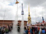 俄罗斯举办火箭模型发射活动庆祝宇航日
