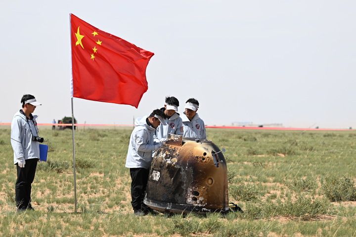 關(guān)鍵時期的關(guān)鍵抉擇——以習近平同志為核心的黨中央駕馭中國經(jīng)濟航船破浪前行