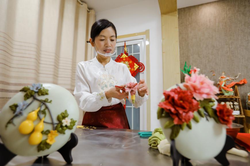 山东日照：花馍蒸出浓浓年味