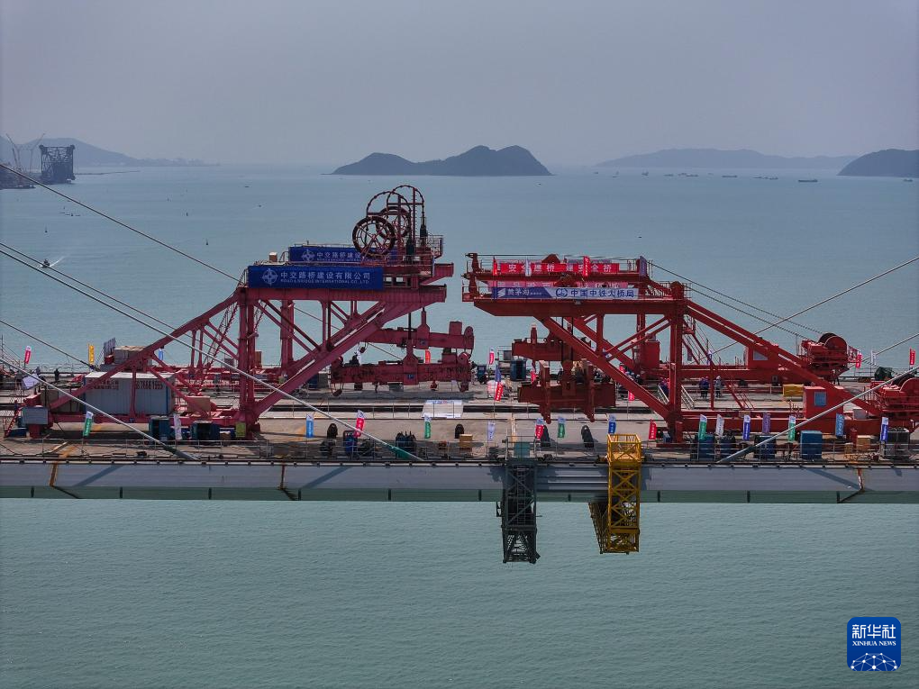 黄茅海跨海通道高栏港大桥合龙