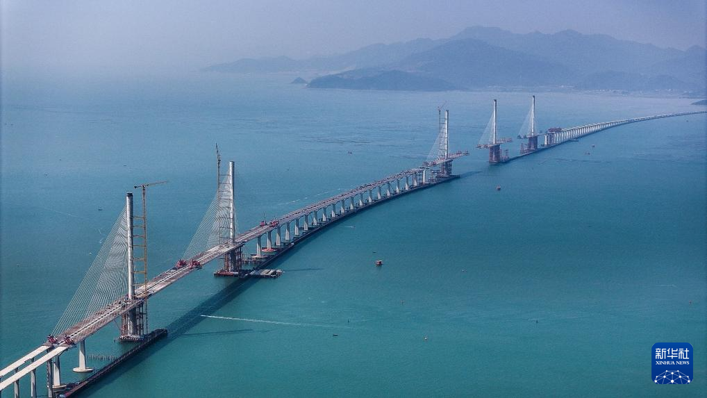 黄茅海跨海通道高栏港大桥合龙