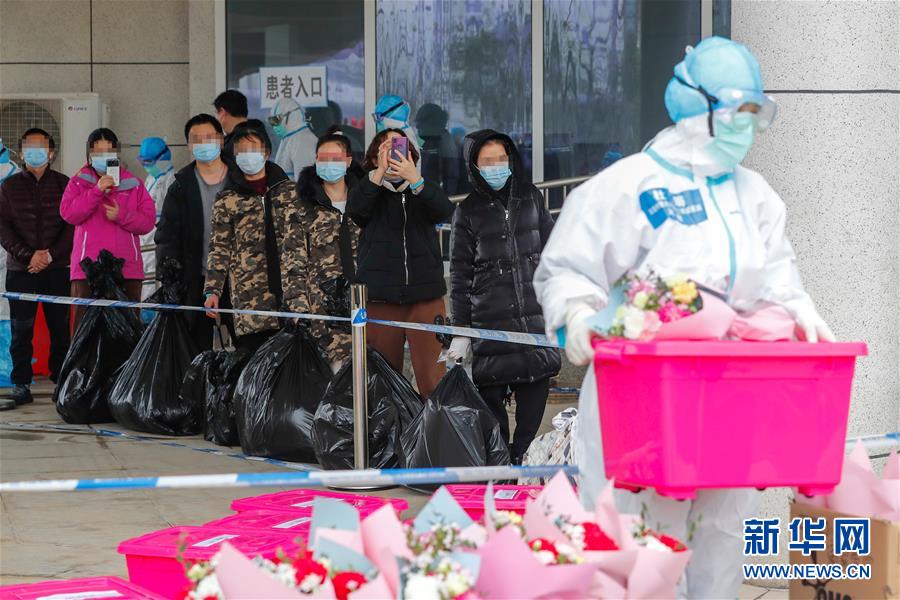 治病，也治心！——武汉市首个中医方舱医院首批患者治愈出院