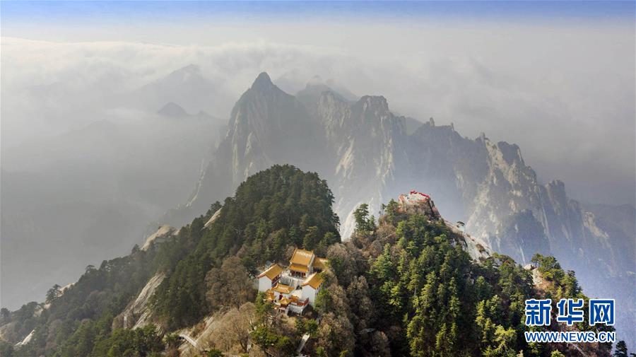 4月10日拍攝的華山南峰（無人機照片）。新華社記者 陶明 攝