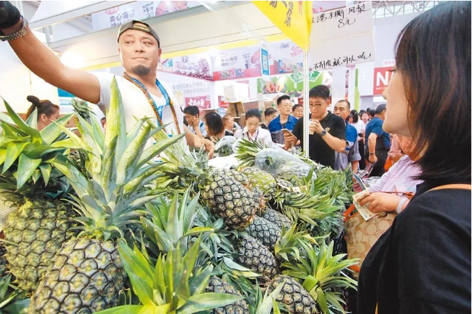 总台海峡时评：操弄“两岸脱钩” 台湾经济将万劫不复