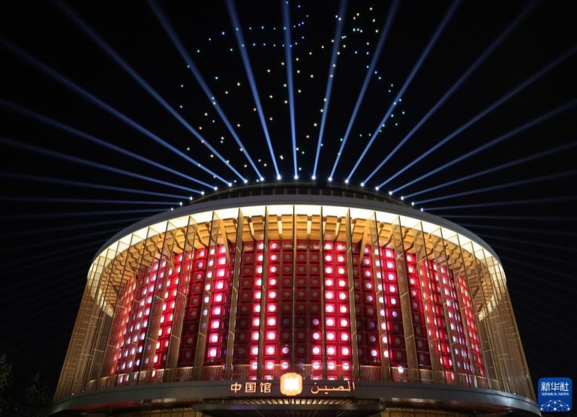 这是1月10日在阿拉伯联合酋长国迪拜世博会拍摄的中国国家馆日灯光秀。新华社记者 王东震 摄