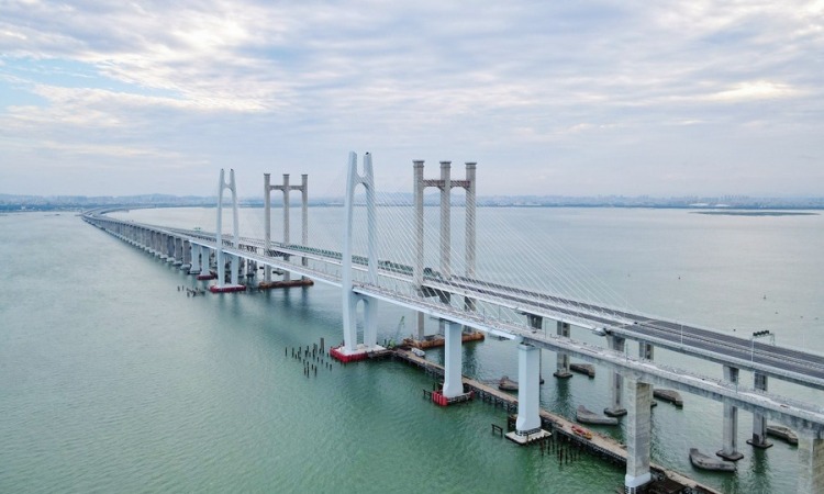 国内首座跨海高速铁路桥泉州湾跨海大桥无砟轨道施工完成