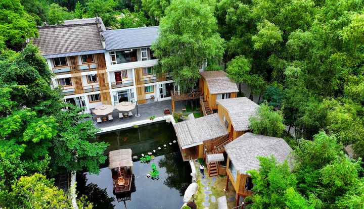 建设美丽中国 护绿水青山“金饭碗”