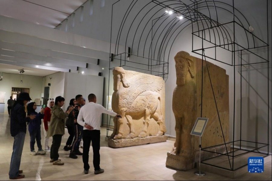 3月6日，游客在位于伊拉克首都巴格达的伊拉克博物馆参观。新华社记者 王东震 摄