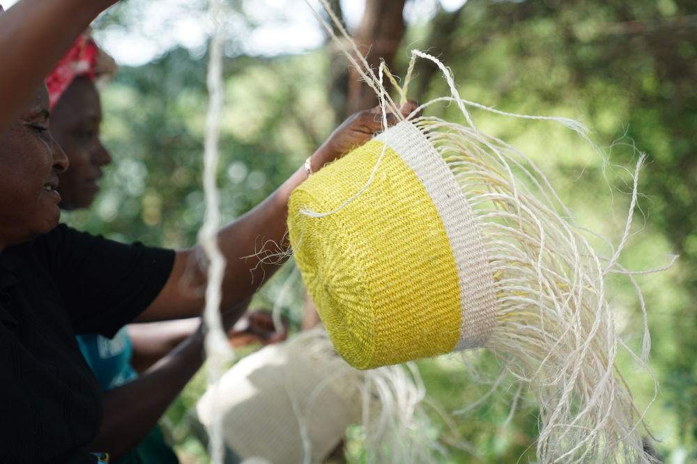 用編織支撐家庭的肯尼亞鄉村母親