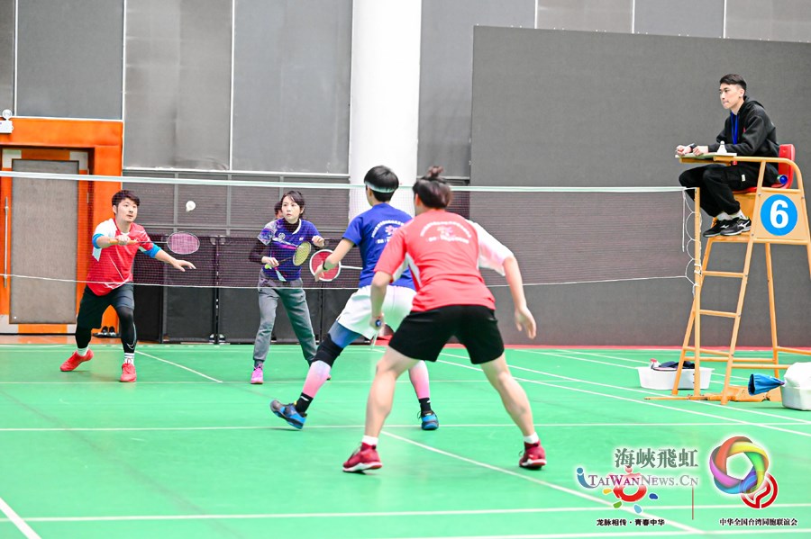 海峡两岸暨港澳地区青年羽毛球邀请赛在重庆开赛