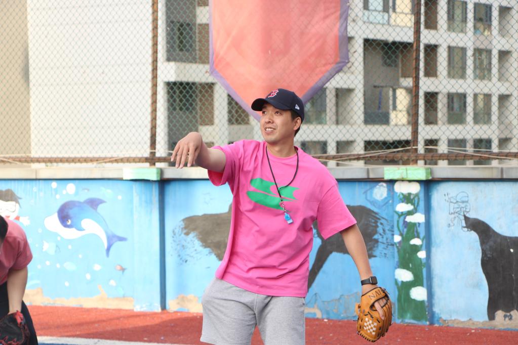 这位台湾教练用棒球回馈宁夏