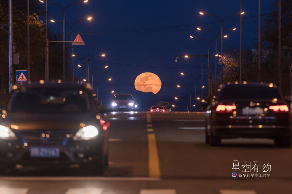 “超級(jí)月亮”14日現(xiàn)身夜空，系本年度“第二大滿月”