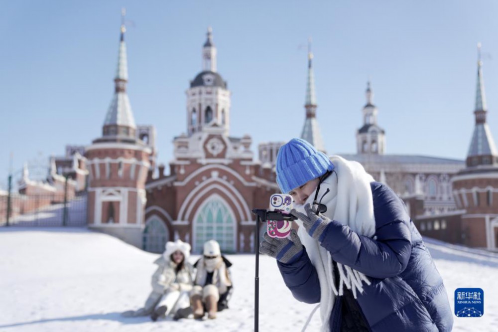 哈尔滨“冰雪城堡庄园”引游人