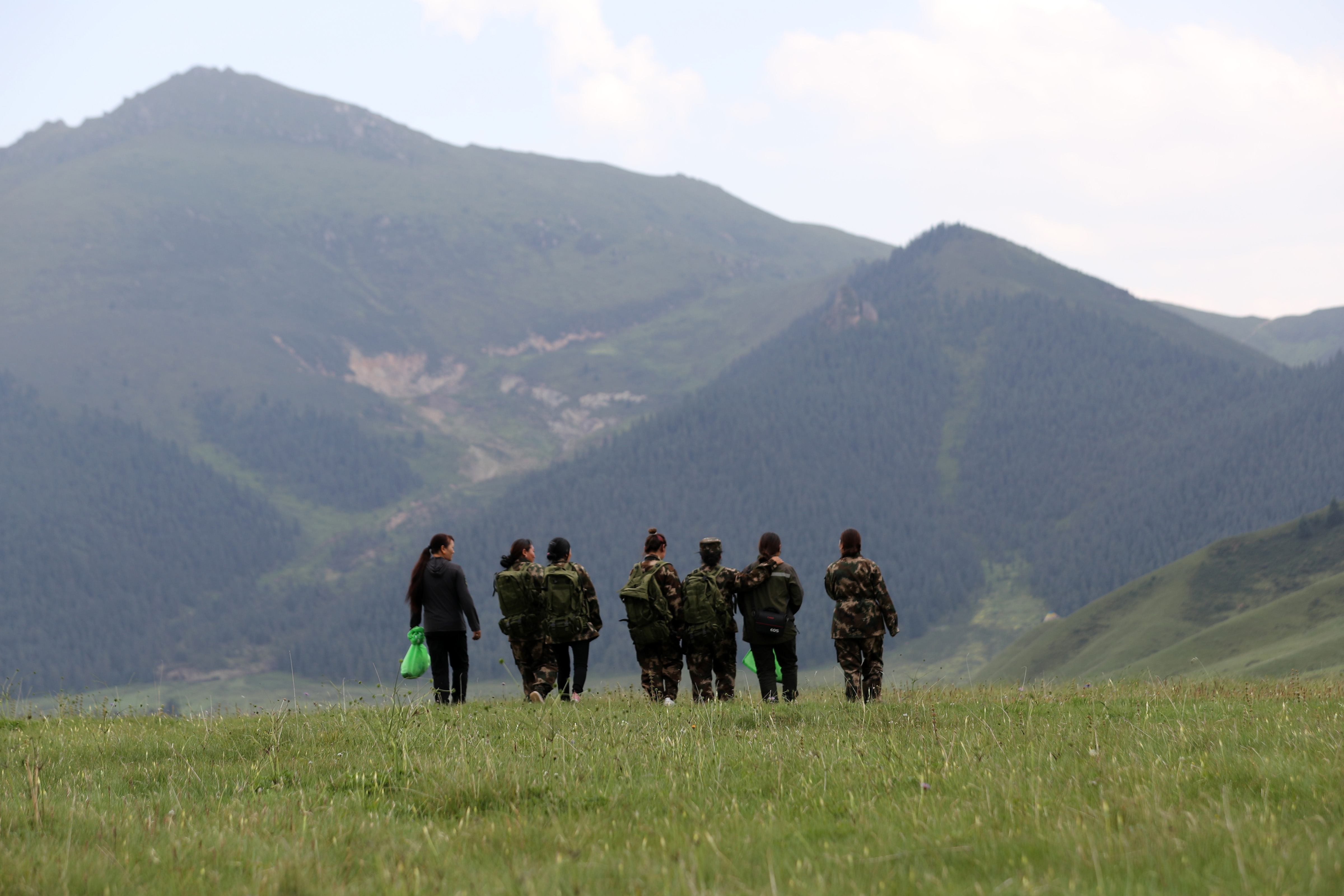 光影十年繪新篇丨祁連巡護(hù)娘子軍