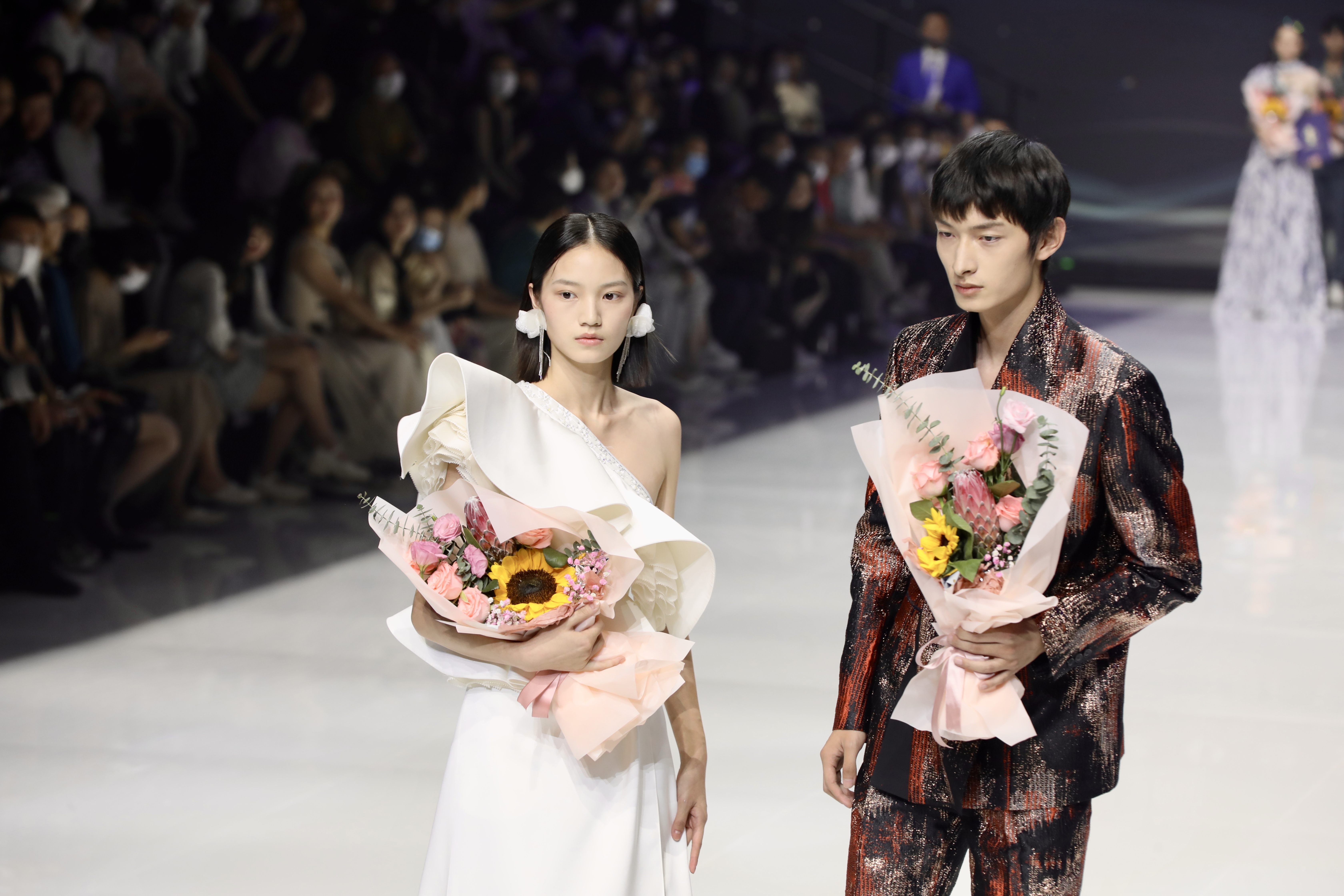 中国国际时装周2023春夏系列在京闭幕