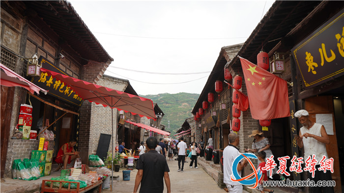 两岸媒体人探访碛口镇 感受黄河文化和晋西窑洞文化