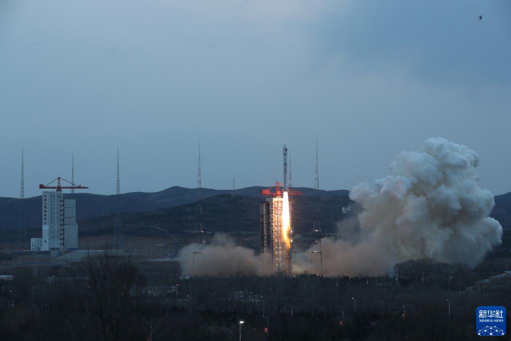 长二丁“一箭四星”发射成功 在轨组成国际首个车轮式卫星编队