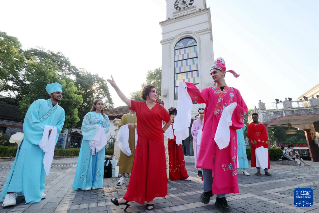 留学生体验中国传统文化