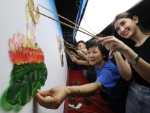 留学生体验中国传统文化