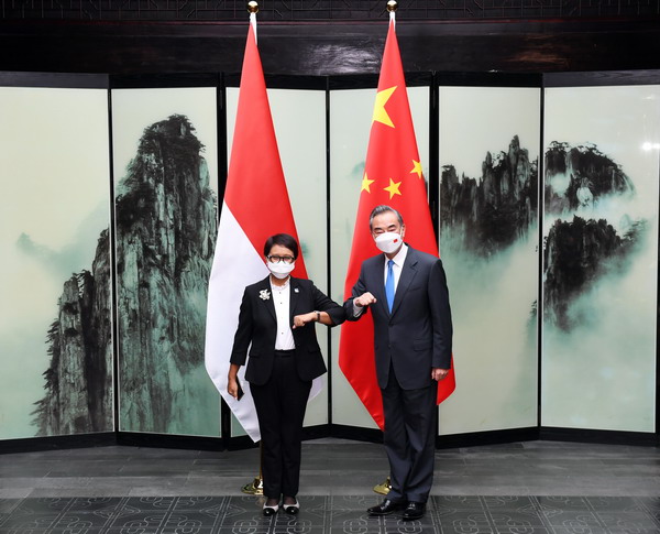 中国、印尼外长表示加强“一带一路”对接“东盟印太展望“