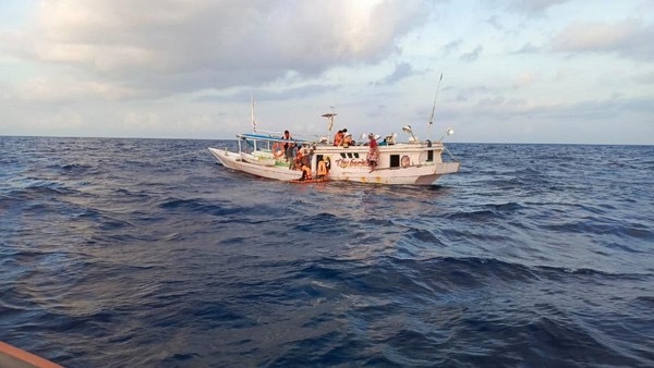 印尼南部海域一船只倾覆 船员全部获救_fororder_微信图片_20240611162301
