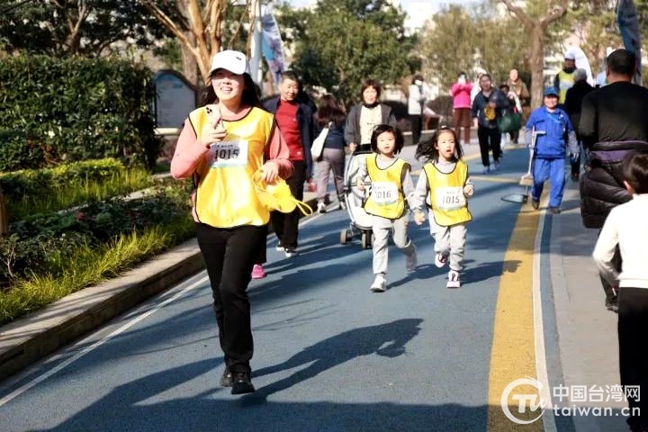 “半马苏河”city walk 百组两岸亲子家庭健步走