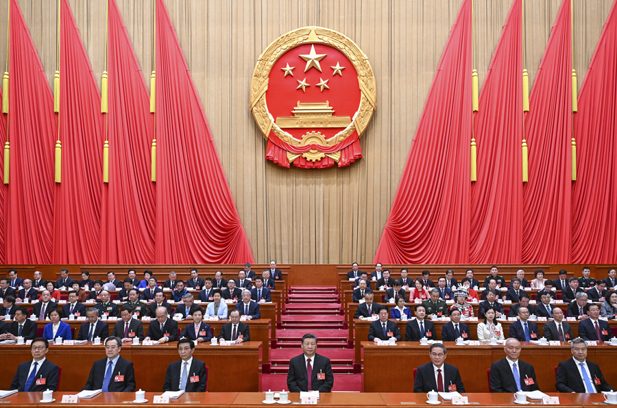 十四届全国人大二次会议在京开幕 习近平王沪宁蔡奇丁薛祥李希韩正等在主席台就座 李强作政府工作报告 赵乐际主持大会 听取关于国务院组织法修订草案的说明等