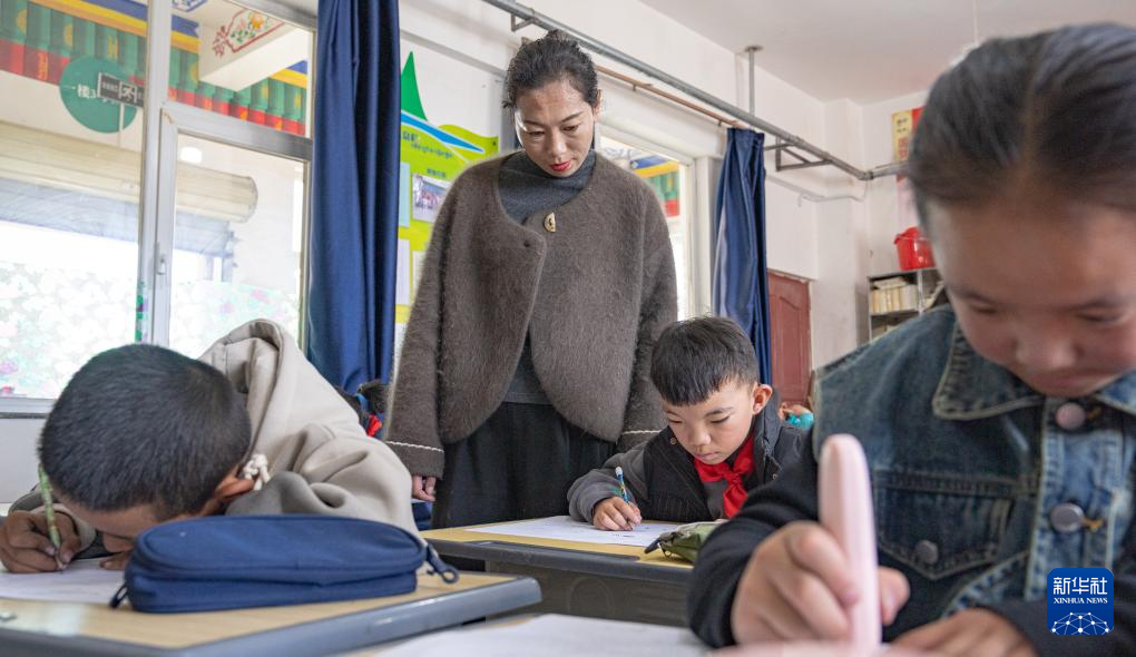 探访“离天空最近的援藏小学”