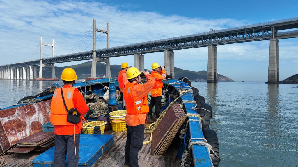 在“世界三大风暴海域”之一给跨海大桥“体检”是什么体验？