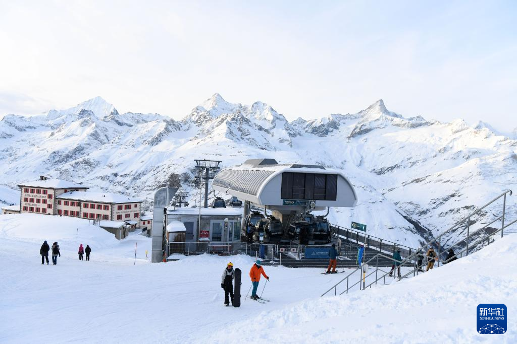 从阿尔卑斯山到长白山：“世界冰雪黄金纬度带”冰雪经济正“火热”