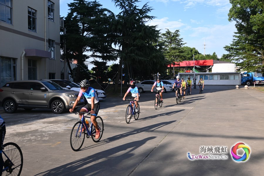 第十二届单车天使公益圆梦之旅圆满落幕，两岸师生难舍难分