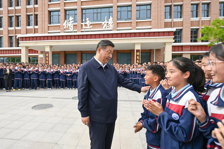 习近平在青海考察调研