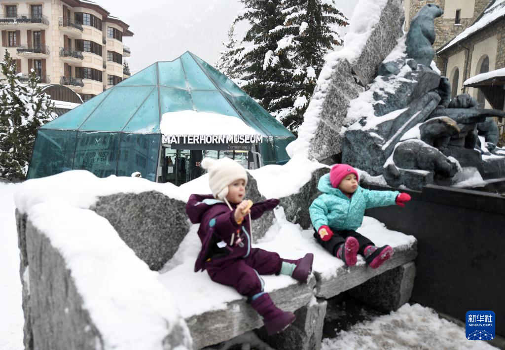 从阿尔卑斯山到长白山：“世界冰雪黄金纬度带”冰雪经济正“火热”