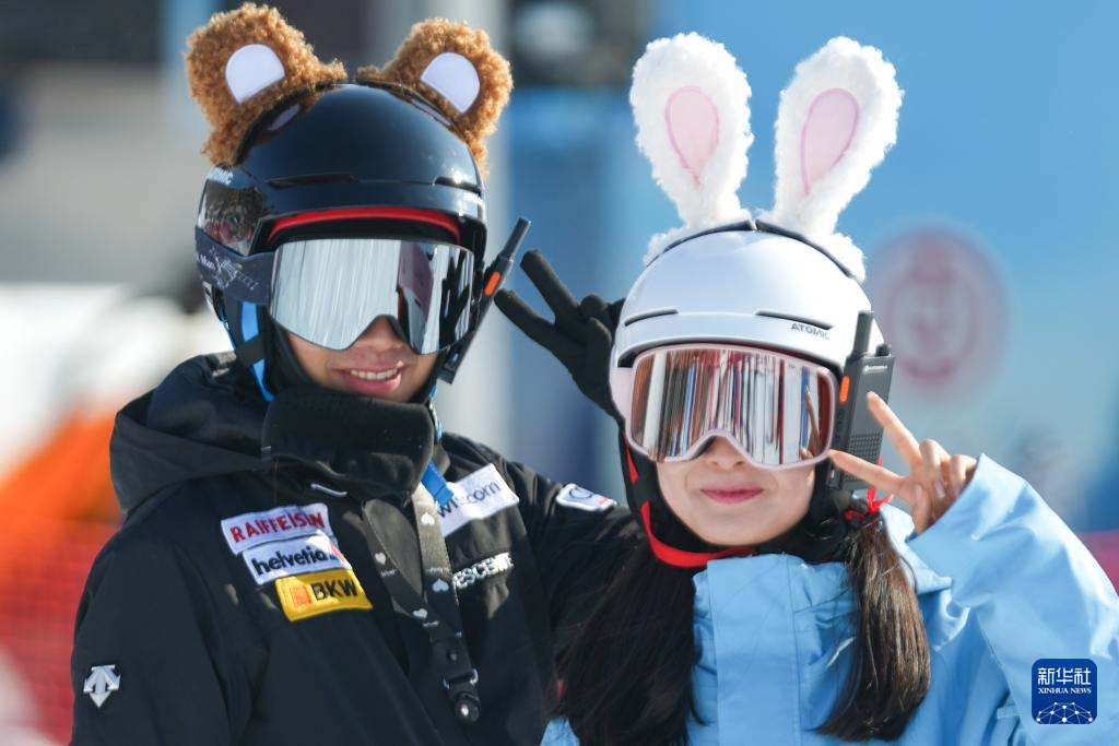 从阿尔卑斯山到长白山：“世界冰雪黄金纬度带”冰雪经济正“火热”