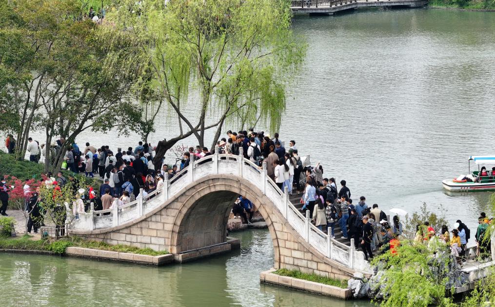 春潮涌动：“文旅热”助力中国经济回升向好