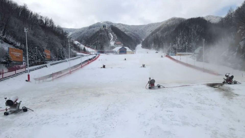 “冰雪奇缘”点燃冬日经济新热潮