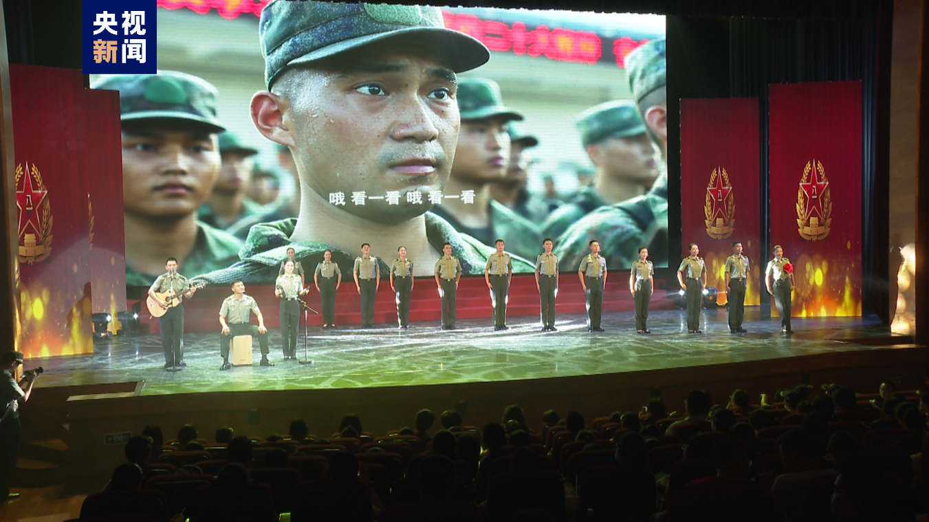 解放军驻澳门部队举行第十八次军营开放活动