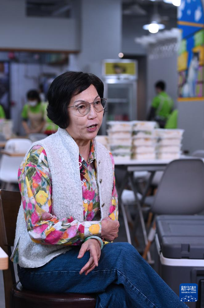 感动香江的单亲母亲和她的朋友仔