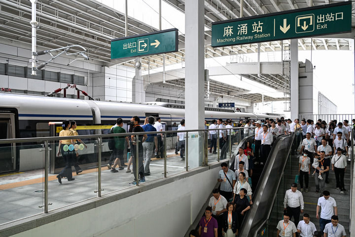 “三向奔赴”——粤港澳大湾区从“硬联通”“软联通”走向“心联通”