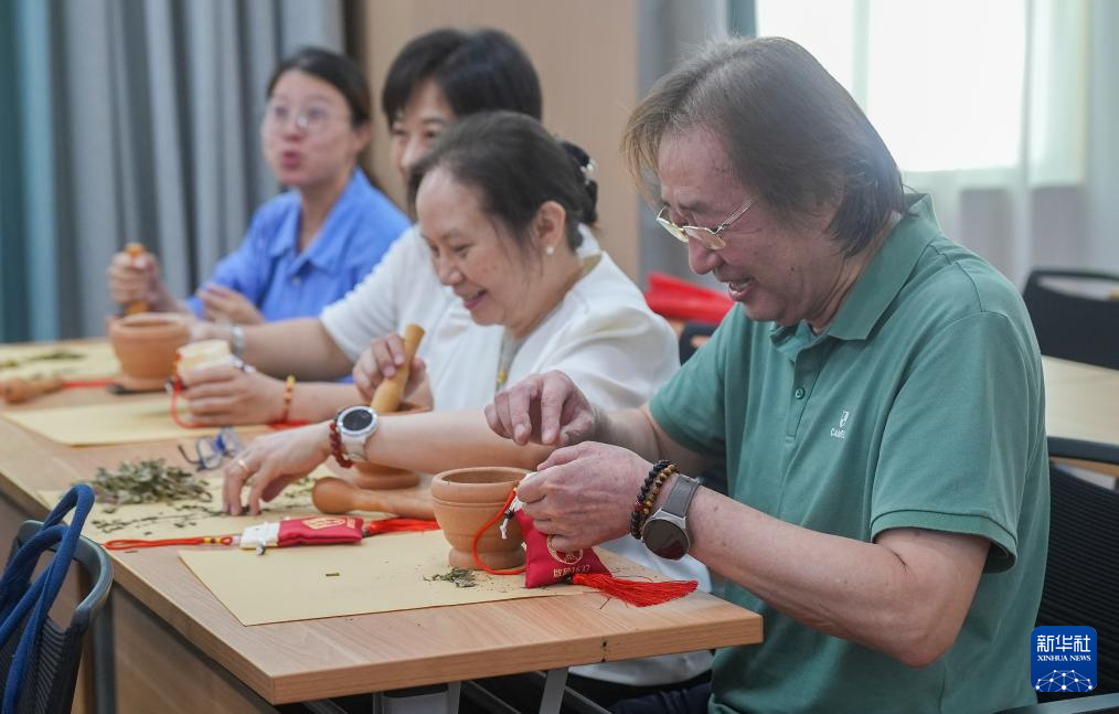 点赞科技脉动 畅叙两岸情谊——两岸媒体踏访荆楚